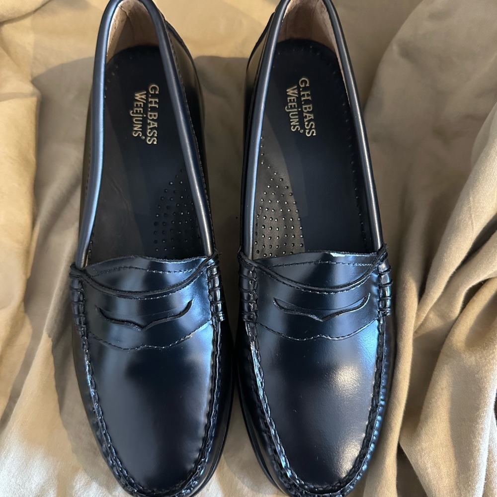 G.H. Bass WOMENS WHITNEY WEEJUNS LOAFER (black)